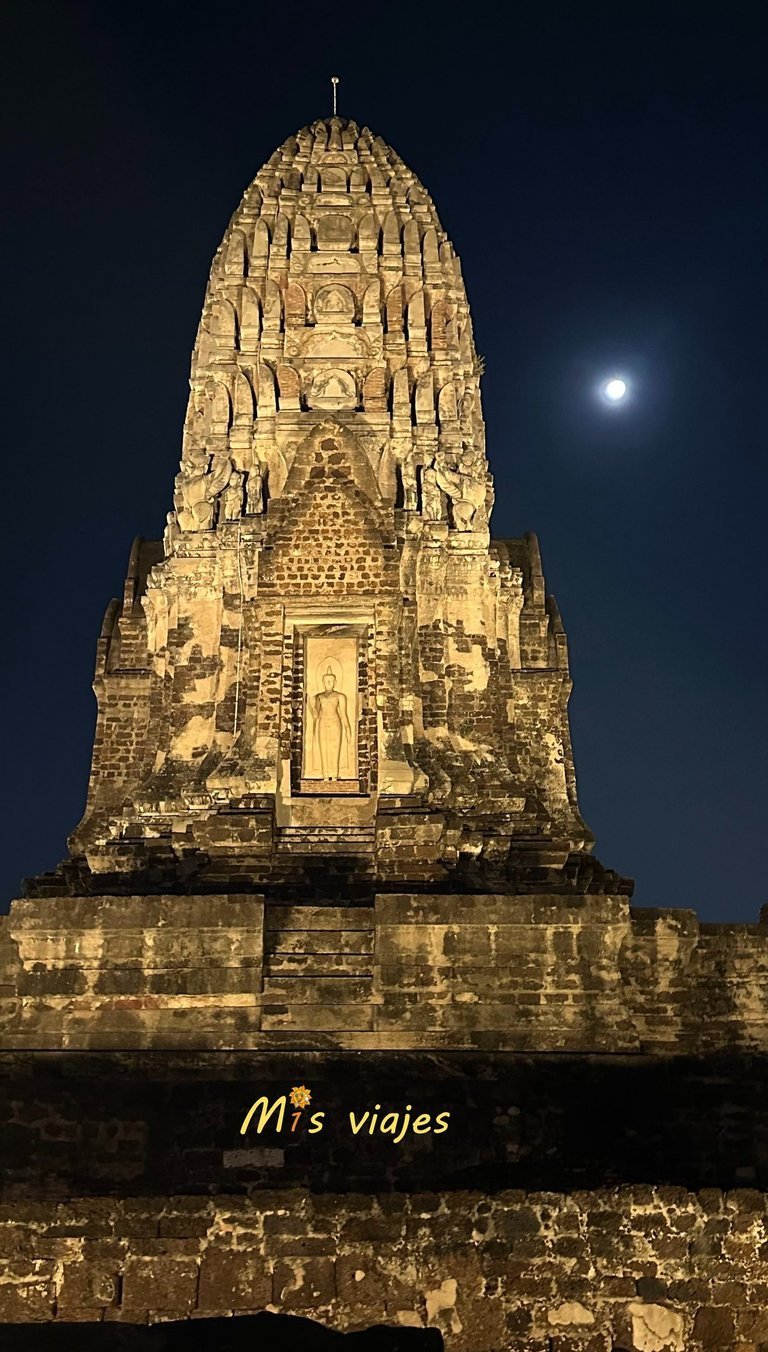 Wat Ratchaburana: El Templo Real de las Ruinas de Ayutthaya El Prang tiene cuatro caras diferentes