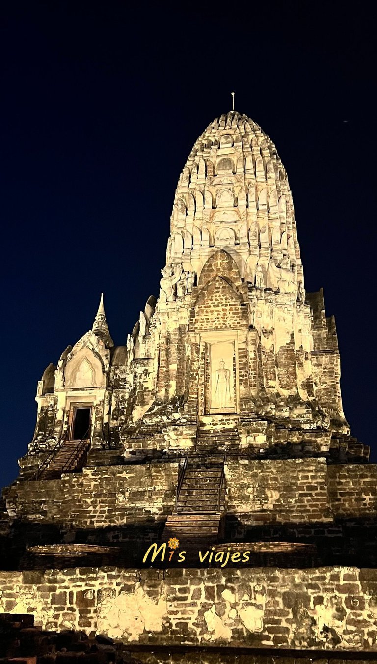 Wat Ratchaburana: El Templo Real de las Ruinas de Ayutthaya Panorámica del Prang Central