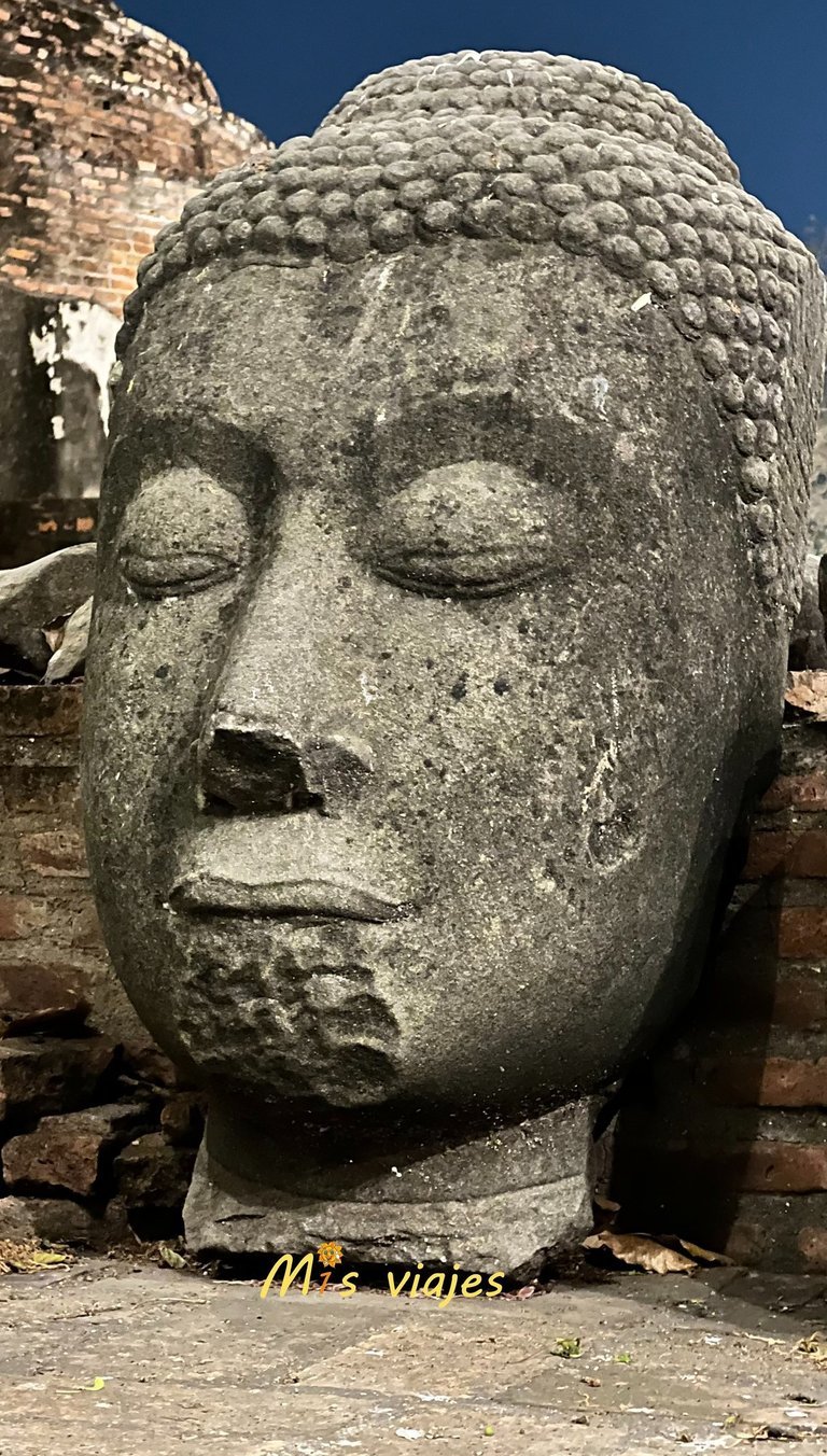 Wat Ratchaburana: El Templo Real de las Ruinas de Ayutthaya Cabeza de Buda en el Ratchaburana
