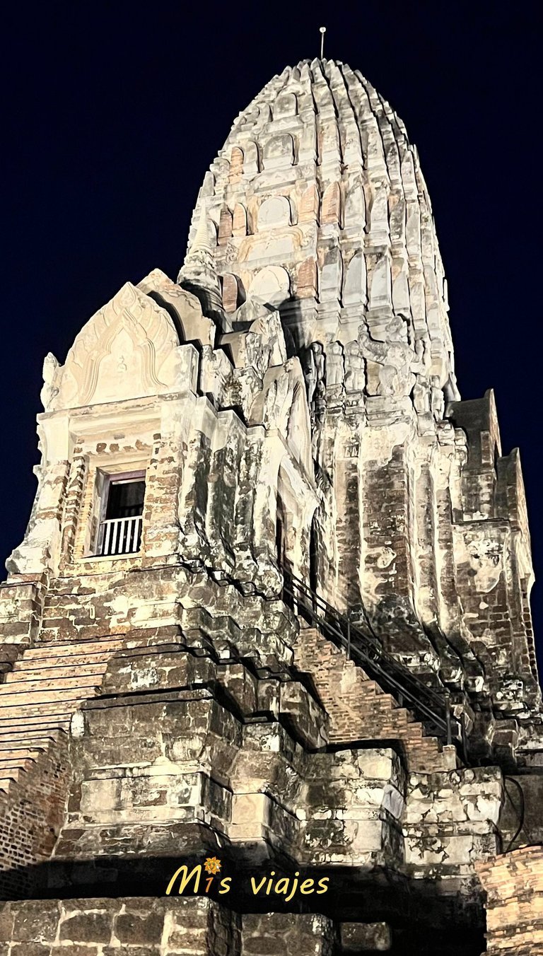 Wat Ratchaburana: El Templo Real de las Ruinas de Ayutthaya El Prang es el protagonista de este Templo