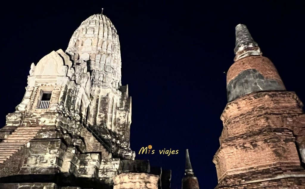 Wat Ratchaburana: El Templo Real de las Ruinas de Ayutthaya El Wat Ratchaburana es una visita que no te puedes perder en Ayutthaya