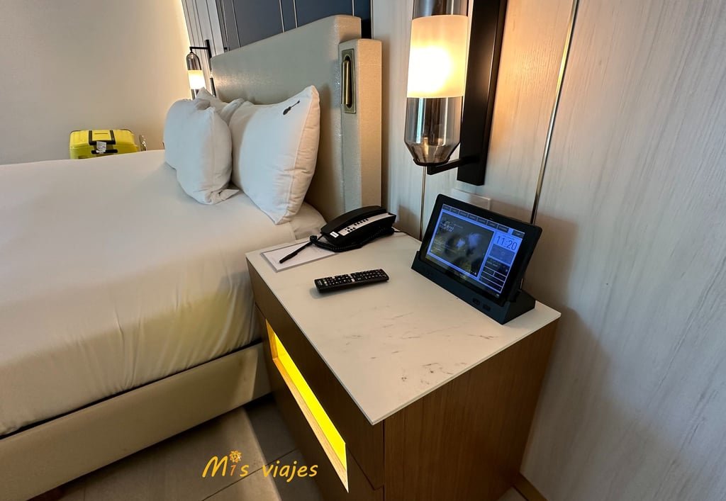 Dormitorio al que no le falta detalle en el Hard Rock Hotel