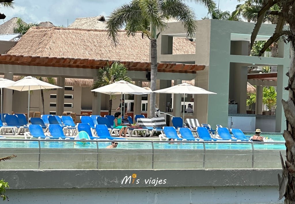 Panorámica de la piscina principal del Hard Rock 