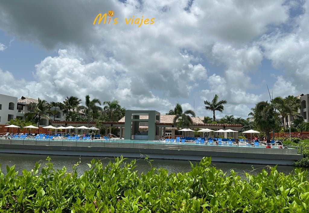 Piscina principal con muchísimo ambiente siempre