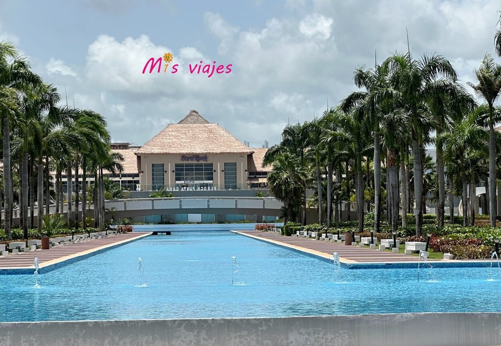 Agua y palmeras por todos los rincones del Hard Rock Hotel 