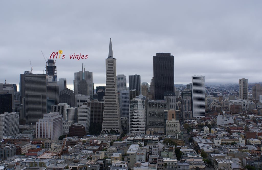 San Francisco: Su Golden Gate y sus Colinas Panorámica despejada de San Francisco, con la vista inconfundible de La Pirámide Transamérica.