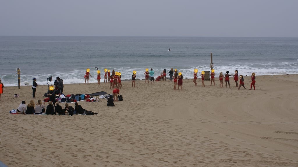 Santa Mónica-California Modelos preparándose para sesión fotográfica en la playa de Santa Mónica.
