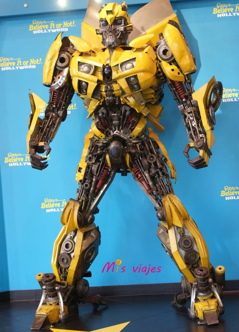 Los Ángeles: Una Ciudad de Película Personaje de Transformers en Ripley´s Believe it or Not.
