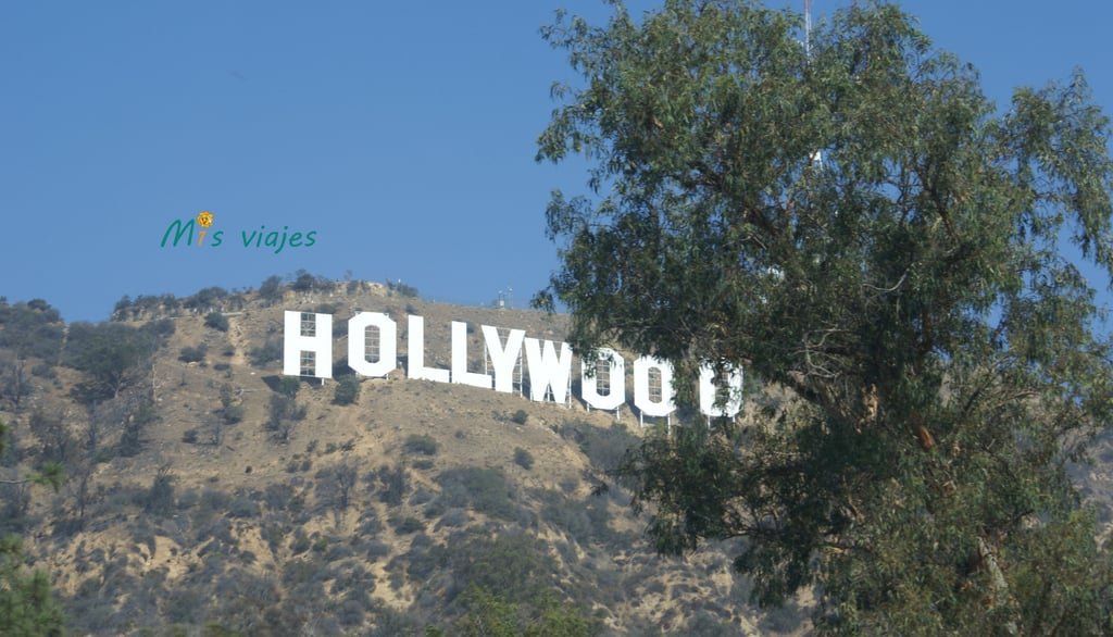 Los Ángeles: Una Ciudad de Película Cartel de Hollywood en la colina del Monte Lee en Los Ángeles.
