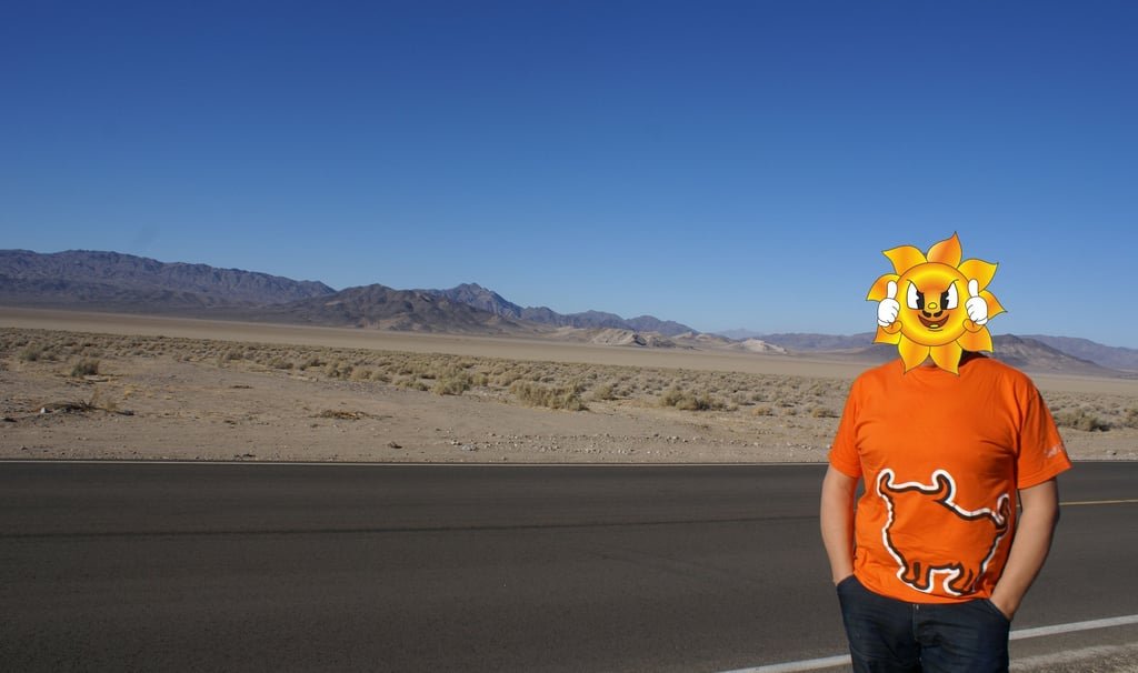 Carretera solitaria en el Desierto de Mojave.