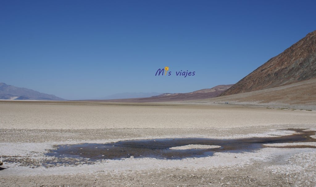Restos de lo que es el lago de Badwater.