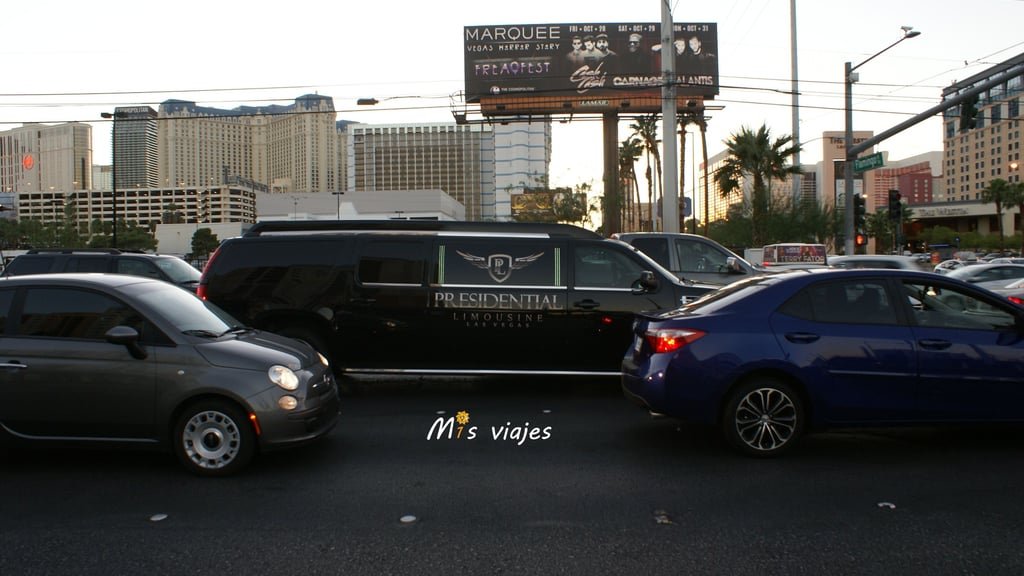 Tráfico y Limusinas en la Strip de Las Vegas.
