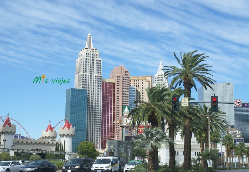 Excalibur Hotel & Casino junto al New York-New York Hotel & Casino ambos de 4 estrellas.