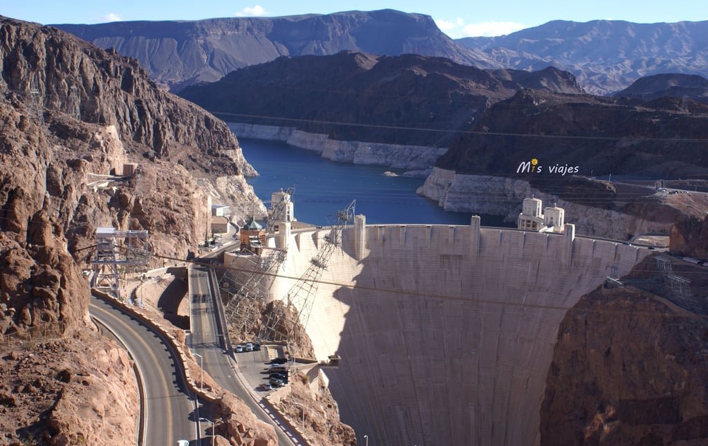 La Presa Hoover Dam, un ejemplo de ingeniería avanzada del siglo XX.