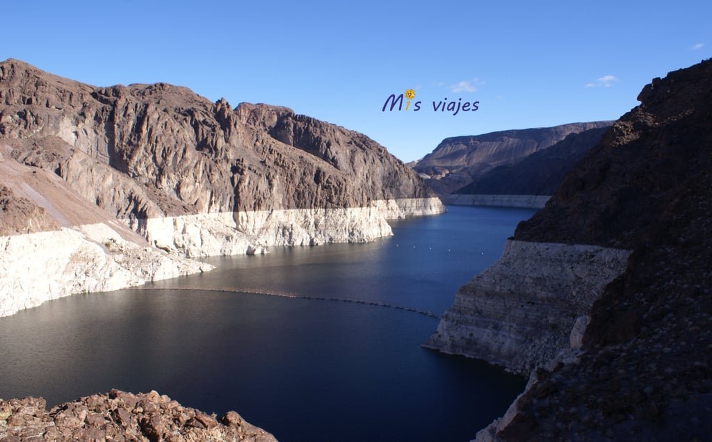 Río Colorado conducido hasta la presa Hoover Dam.