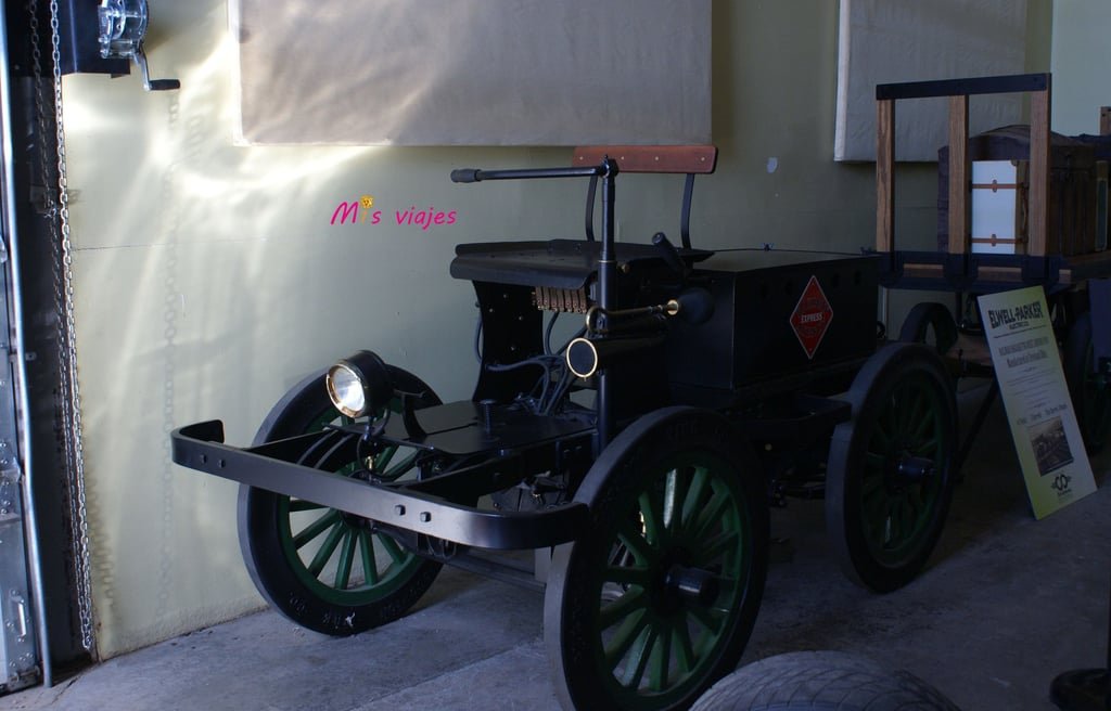 Remolcador eléctrico para el equipaje, construido alrededor de 1909.