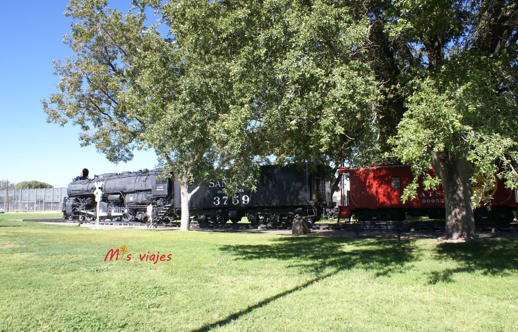 Locomotora Santa Fe 3759 en Kingman.