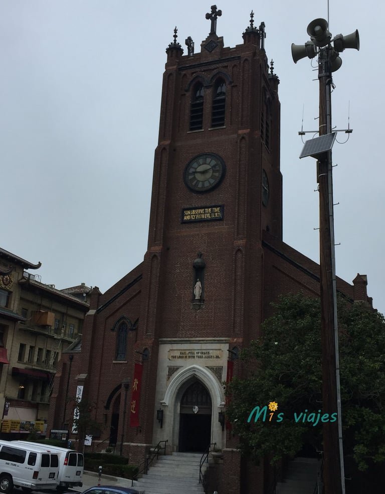 San Francisco: Su Golden Gate y sus Colinas Dr. Sun Yat-Sen en St. Mary´Square en Chinatown.