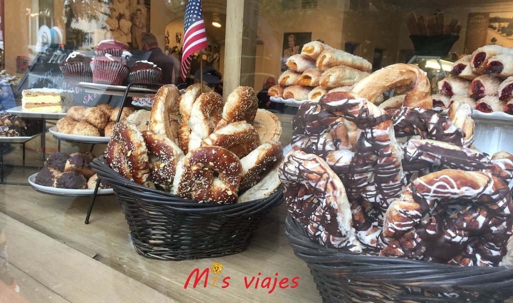 Pastelería en la pintoresca villa del Caramel.