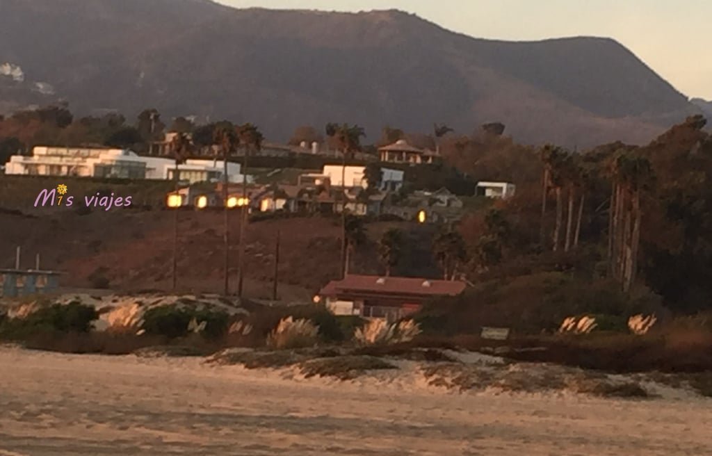 Hollywoodiense paisaje a pie de la playa de Malibú.