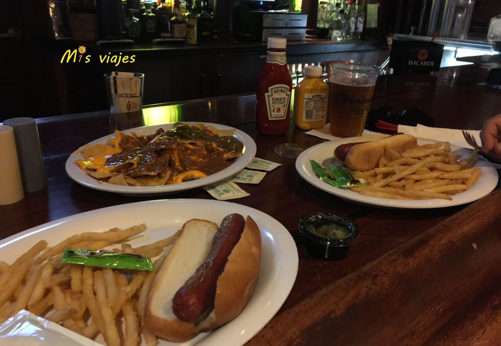 Frankfourts y Nachos en el Binion´s.