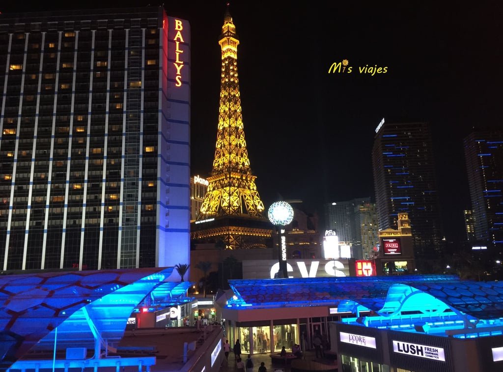 Panorámica del Casino Paris Las Vegas.