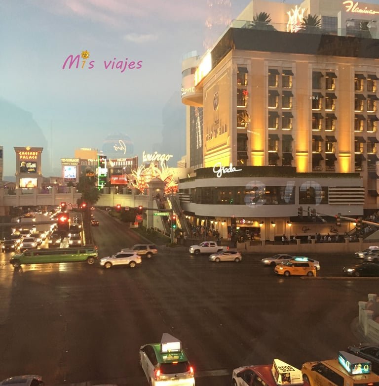 Panorámica desde el paso elevado sobre Flamingo Rd. en Las Vegas