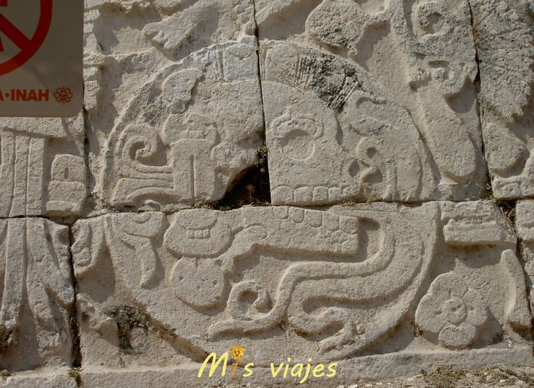 Grabados de la vida y la muerte en Chichén Itzá