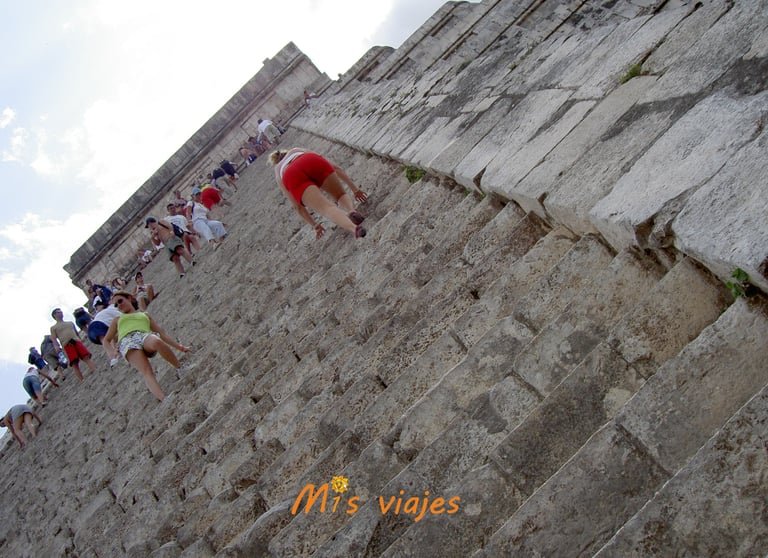 m1s viajes subiendo a Chichén Itzá en 2005