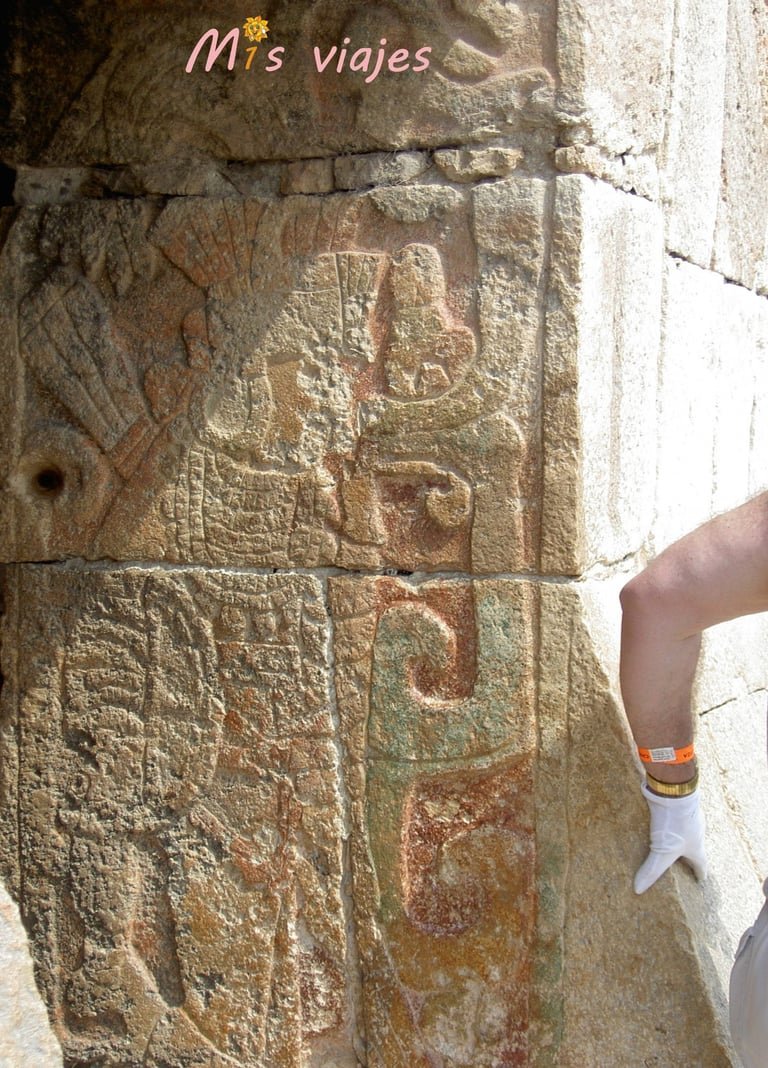 Grabados mayas en Chichén Itzá