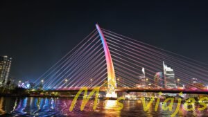 Paseo Nocturno por el Río Saigón: Ho Chi Minh entre Luces y Rascacielos img 20260511 201442
