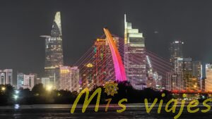 Paseo Nocturno por el Río Saigón: Ho Chi Minh entre Luces y Rascacielos img 20260511 202027