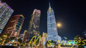 Paseo Nocturno por el Río Saigón: Ho Chi Minh entre Luces y Rascacielos img 20260511 205150