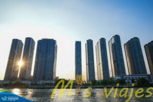 Paseo Nocturno por el Río Saigón: Ho Chi Minh entre Luces y Rascacielos srss 82